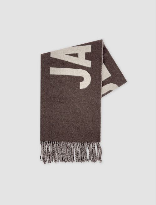 The Jacquemus scarf