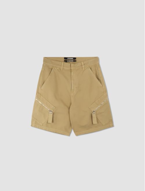 Le short marrone