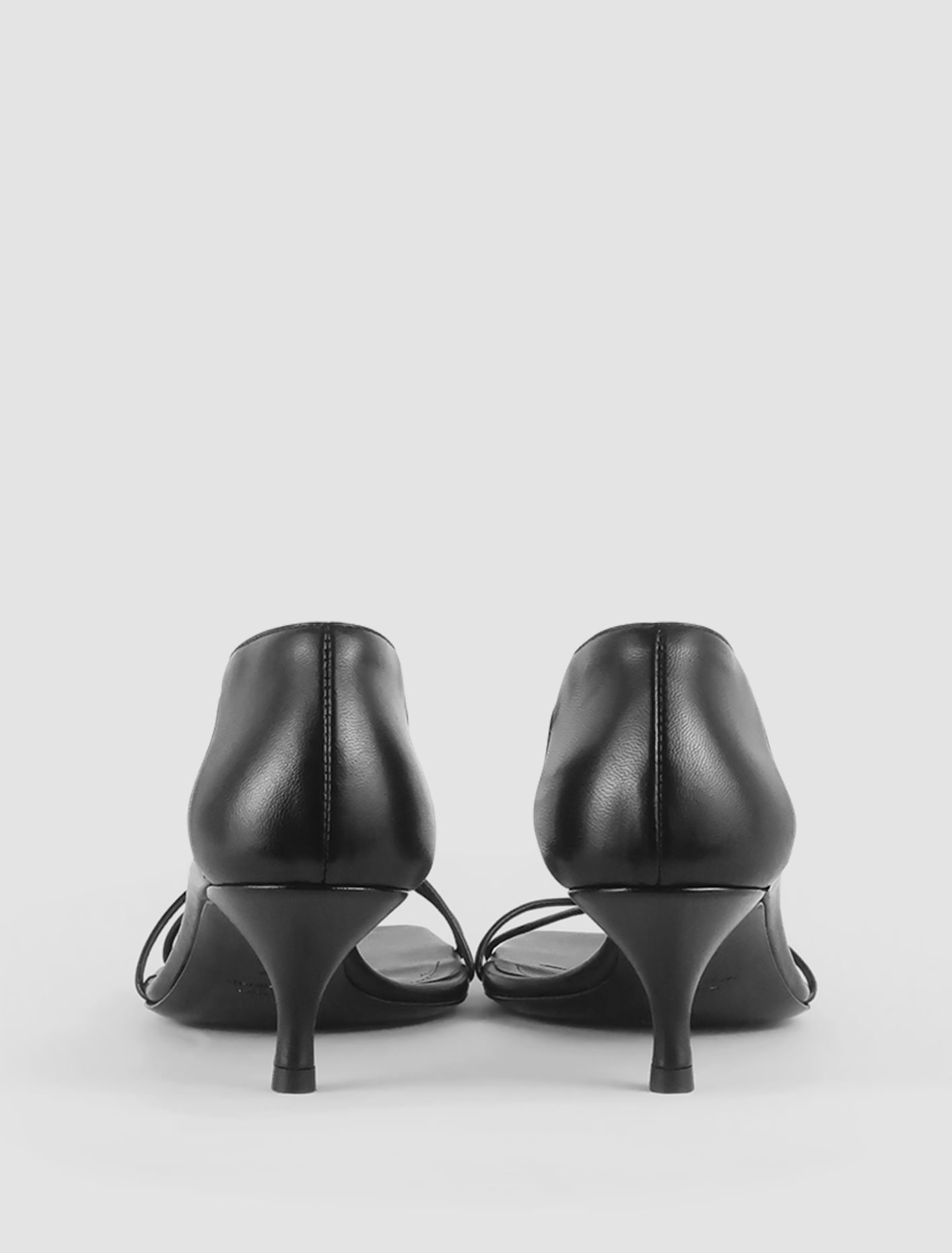 Shop Totême Leather Knot Sandal In Black