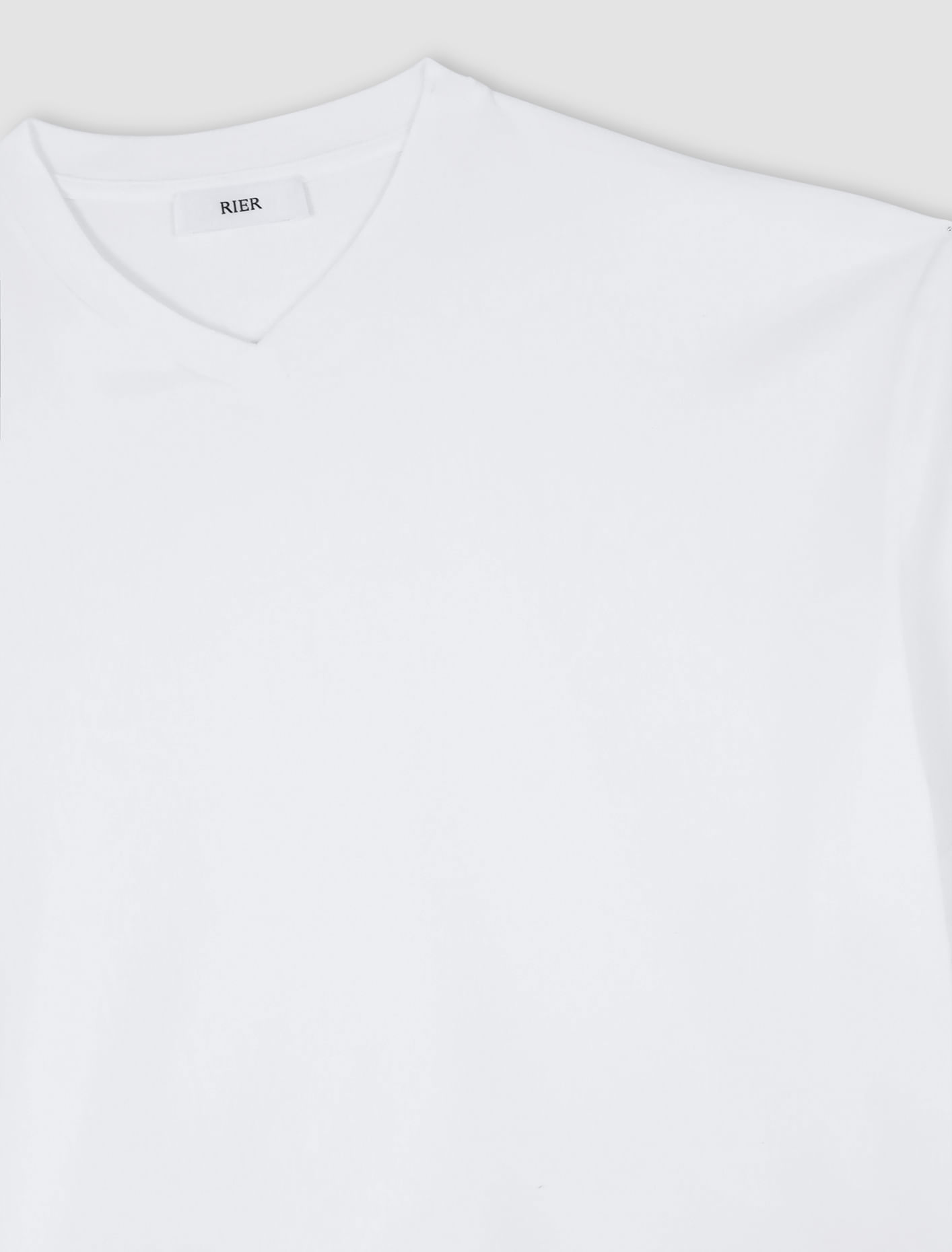 Shop Rier T-shirt Scollo A V In White