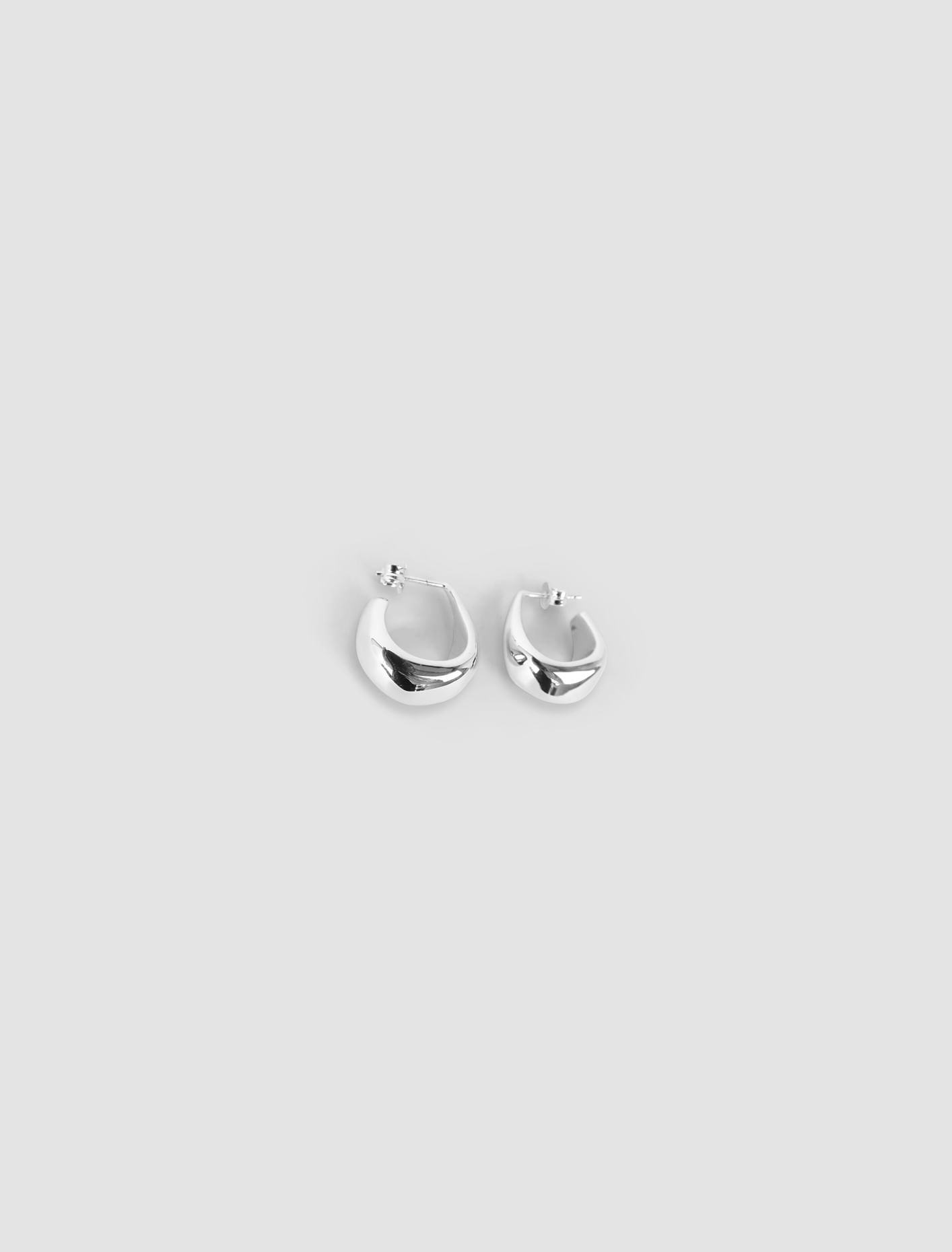 Shop Lemaire Curved Mini Drop Earrings In Argento