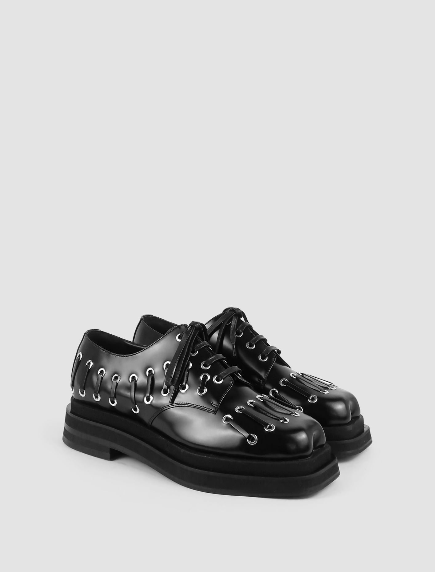 Shop Simone Rocha Scarpe Heart Toe Grommet Brogue In Nero